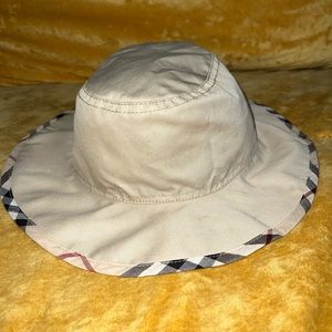 Burberry bucket Hat